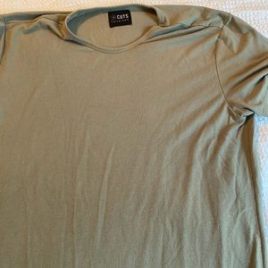 Cuts Curved Hem Shirt - Green